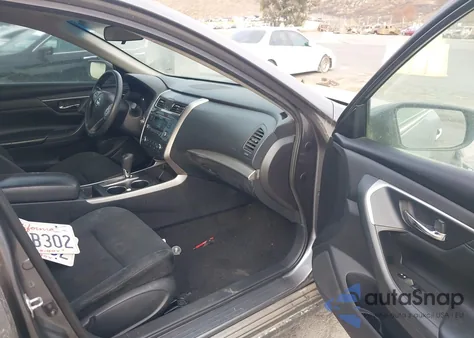 2015 Nissan Altima 2.5 из США, поврежденный, VIN 1N4AL3AP5FC429401